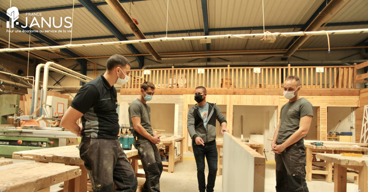 Nos compagnons dans l'atelier de menuiserie à Rieux dans l'Oise 